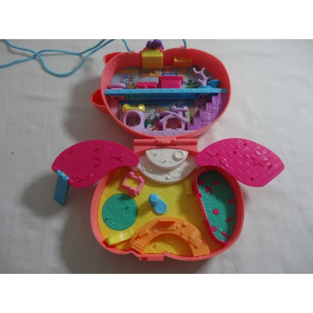 Polly Pocket Pet Vet Playset Starring Shani Cuddly Cat Purse Compact‎ + Starring